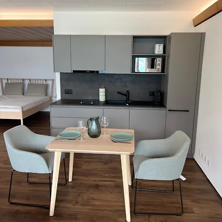 18 Am Brienzersee Daire *